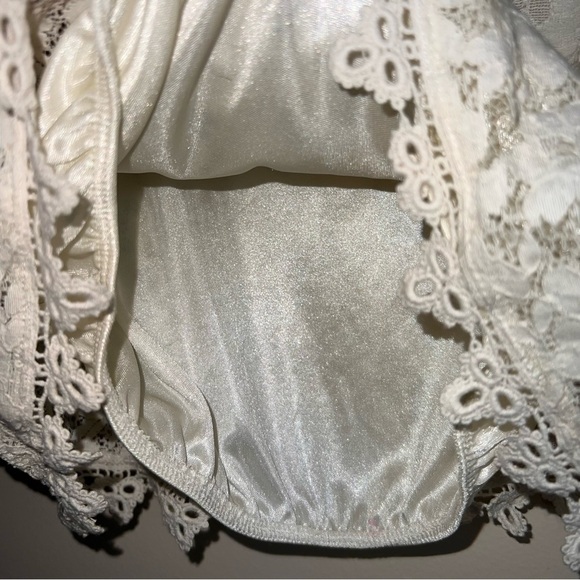Love Tree Cropped Lace Cream Spaghetti Strap Lined Shirt Size Small - Picture 8 of 11